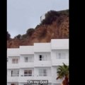 Horor na Ibici: Brdo se srušilo na hotel pun turista – ljudi vrištali „O, Bože“!