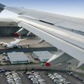 Zašto se akumulator automobila brže prazni na aerodromskom parkingu? Razlog je sasvim logičan