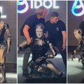 Katastrofalna premijera prvog ruskog humanoidnog robota: AIDOL pao samo nekoliko trenutaka posle izlaska na scenu