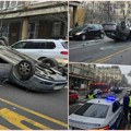 Kurir na licu mesta, karambol u Kralja Milana: Auto se prevrnuo na krov, jezive scene (foto)