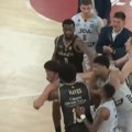 UZNEMIRUJUĆE Opšta tuča na utakmci evroligaša, košarkašu krvarila glava
