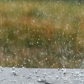 Nevreme praćeno gradom zahvatilo Podgoricu, deo grada ostao bez struje
