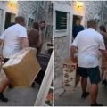 (Video) Skandalozan ispad u Dalmaciji! Vlasnik lokala divljački udario dečija kolica pred stolom sa gostima, nastao opšti…