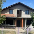 Upucao sestru u glavu, pa joj ubio ćerku (19) i muža vatrogasca?! Muk i neverica ispred porodične kuće u Velikom Gradištu…