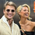 Sara Jo u vreloj haljini sa prorezima kod grudi, Aleksej pravi zavodnik Poznati par u glamuroznom izdanju, uputili se na…