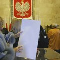 U Poljskoj počeli parlamentarni izbori i referendum o migrantima