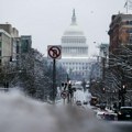 Snežna oluja paralisala Ameriku: Najavljena ledena kiša, zatvorene škole, hiljade domova bez struje (foto)