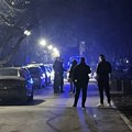 "Blic" na mestu zločina u Borči: Jedan mladić nasmrt izboden u vrat, drugi ranjen: Policija blokirala naselje (foto)
