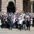 Za dva sata 980 potpisa: Na platou ispred Crkve Svetog Marka juče organizovana peticija podrške Rezoluciji o genocidu nad…