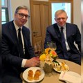 Sa prijateljem sam podelio pogačice sa čvarcima i čašu dobrog vina: Vučić se oglasio sa Instagramu, predah sa Robertom…