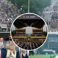 Uživo počela vojna Parada u Americi Tramp stigao na paviljon u društvu supruge Melanije: Vojnici marširaju, tenkovi ulaze u…