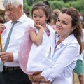 Na grupnom krštenju u Sečnju, među 60 vernika, krstila se i mala Kineskinja Žui, ali i cele porodice