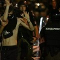 „Specijalci i građani se žestoko sukobili u Beogradu, oglasio se UN, ali i Vučić“: Sarajevski Klix o protestima u Srbiji…