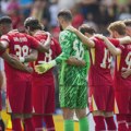 Srećom pa se nije igralo na "Enfildu" - Prva utakmica Liverpula posle pogibije Žote, a protivnik nije dozvolio da hodaju sami