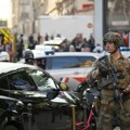 Француски празник обележен насиљем: Експлозије, барикаде и 176 хапшења у Паризу