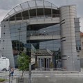 Skandalozne scene ispred pinka Nastao haos na Dedinju, gosti se sukobili i pljuvali, pale i teške reči (video)