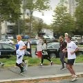 Beograđani hodaju i trče do Pete gimnazije u znak podrške srednjoškolcima