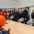 Vučić obilazi pogon fabrike Palfinger u Nišu
