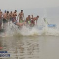 Tradicionalna Bogojavljenska svečanost u Starim Banovcima: Plivanje za časni krst 19. januara na plaži Venecija