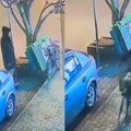 Prolazi, staje sekund da izvidi, a potom ga nonšalantno uzima! Nadzorne kamere snimile sramnu krađu u Novom Sadu: Evo šta mu…
