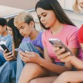 Britanski tinejdžeri učestvuju u pilot projektu zabrane društvenih mreža