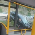 Automobil sleteo s puta i probio ogradu kod Bubanj potoka