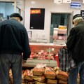 Шта пензионери у Србији највише купују? Једна ставка у корпи доста изненађује!