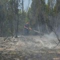 Požar i dalje gori u Deliblatskoj peščari, sprečeno da zahvati naselje Šumarak