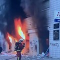 Stravične Scene nereda u Francuskoj, gorelo cele noći: Demonstranti obukli policijske uniforme