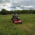 Prvi posao niškog robota - "AgAR" kosio travu na Gradskom polju