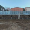 Protest roditelja đaka OŠ „Filip Filipović“ na Banjici, investitori zauzeli deo dvorišta i počeli izgradnju stambenog…