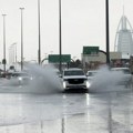 Obilna kiša izazvala poplave na sušnom Arapskom poluostrvu: U Omanu poginulo 18 osoba