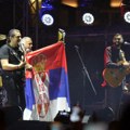 Pogledajte trenutak kada su Gipsy Kings svirali "Đurđevdan" u Beogradu i kada se pevač ogrnuo srpskom zastavom