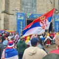 Da se naježiš! Srbi u Nemačkoj zajedno pevali: Čim su čuli "Tamo daleko", pogodile ih emocije (video)