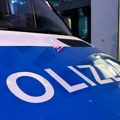 Suprugu i decu izbo tokom noći, pa zapalio stan i pobegao: Užas u Nemačkoj