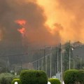 Dramatično u Grčkoj, pogledajte kako se se vatra približava kućama: Buknula 64 požara, poginula jedna osoba
