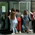 Studenti ponovo blokirali Rektorat univerziteta u Novom Sadu: Sprečili početak glasanja za studentski parlament, na lice…