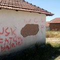 Na kući porodice Đurković kod Vučitrna grafiti “UČK” i ime teroriste Fatona Hajrizija