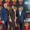 (Video) Zvezdan Terzić sa suprugom na crvenom tepihu: Milica blista u haljini sa ogromnim šlicem, sve oči uprte u nju