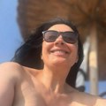 Nakon što je ostavila muža zbog 13 godina mlađeg Kaliopi se sada svukla! Pokazala kako izgleda u kupaćem, pa zapalila…