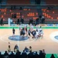 Žestoka tuča košarkašica u Bosni! Opšta makljaža na centru terena, bacile rivalku na parket i nemilosrdno šutirale! (video)…