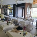 Ekskluzivne fotografije sa uviđaja! Policijske trake i razbacane stolice u luksuznom restoranu na Novom Beogradu: Pripadnik…