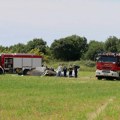 (Foto) Avion napravio spiralu, zabio se u zemlju i prepolovio: Stižu informacije o poginulima u nesreći u Hrvatskoj