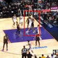 Monstruozno zakucavanje novog NBA čuda! Komentator vrištao u prenosu: Pogledajte Durantovu facu! (video)