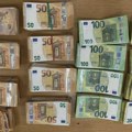 Uprava carine: Na Horgošu u frižideru i fabričkim šupljinama autobusa otkriveno više od 154.000 neprijavljenih evra