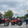 (VIDEO) Poljoprivrednici ispred rafinerije, blokade na više od 20 lokacija, radikalizacija se nastavlja