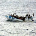 Potonuo brod kod Lezbosa, jedan član posade nađen živ, za 13 osoba se traga