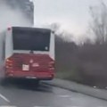 Drama Na Banjici: Gusti oblak dima kulja iz autobusa (foto)