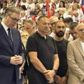 Očevi dece ubijene u Duboni podržali predsednika Vučića: Miša Todorović i Saša Panić u crnini, sve vreme stoje uz…