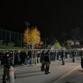 Ne sme ni muva da preleti: Navijači Štutgarta pod punom bezbednosnom pratnjom stigli na stadion (video)